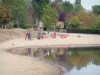 Arnay-le-Duc - Centro de Lazer Lagoa Fouché: praia e playground para crianças em ambiente arborizado