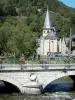 Arreau - Chapelle Saint-Exupère et pont enjambant la rivière ; dans la Bigorre