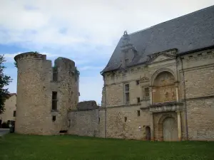 Assier - Renaissance château and its tower, in the Regional Nature Park of the Quercy Limestone Plateaus