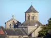 Aubazine修道院 - Cistercian修道院教会的钟楼和八角形钟楼