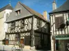 Aubigny-сюр-Нера - Дом Франсуа I фахверковый, часть церкви и фахверковый дом