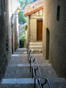 Auch - Pousterle de las Oumettos (stairway lined with houses)