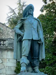 Auch - Statue of d'Artagnan