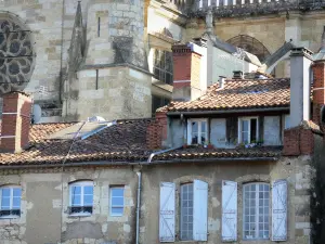 Auch - Facades of houses rose window of the Sainte-Marie cathedral