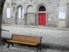 Aurillac - Façade romane de l'hôpital abbatial Saint-Géraud, avec banc en premier plan