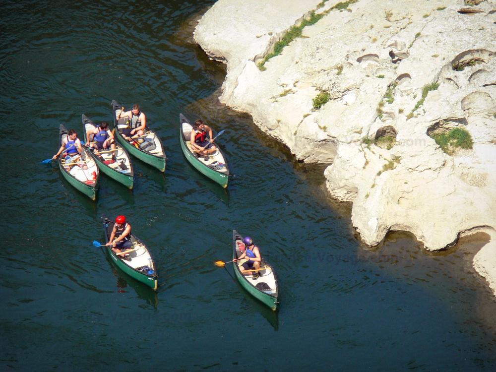 Guide d'Auvergne-Rhône-Alpes - Gorges de l'Ardèche - Pratique du canoë sur la rivière Ardèche