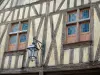 Auxerre - Ventanas geminadas de una antigua casa de entramado de madera