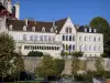 Auxerre - Palácio sinodal e sua galeria românica que abriga a prefeitura de Yonne
