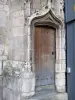 Auxerre - Puerta de madera de la torre del reloj