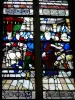 Auxerre - Binnen in de kerk Saint-Eusèbe: glas-in-loodraam