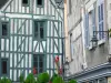 Auxerre - Fachadas de casas con entramado de madera en el viejo Auxerre