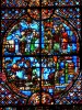 Auxerre - Binnen in de kathedraal Saint-Étienne: glas-in-loodraam