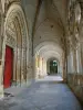 Auxerre - Portal norte da igreja da abadia de Saint-Germain