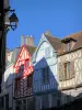 Auxerre - Casas de entramado de madera en el distrito marino