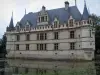 Azay-le-Rideauの城 - 睡蓮のあるルネッサンス城と川（Indre）
