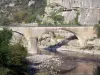 Balazuc - Pont de Balazuc enjambant la rivière Ardèche
