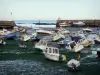 Barfleur - Nautica da diporto durante la bassa marea e le luci del porto