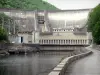 Barrage du Chastang - Vue sur le barrage hydroélectrique et la Dordogne en aval