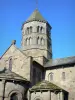 Basiliek van Mauriac - Apsis en de klokkentoren van de Basiliek van Onze Lieve Vrouw van Wonderen