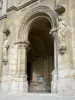 Basilique d'Argenteuil - Portail et statues de la basilique Saint-Denys