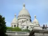 Basilique du Sacré-Cœur - Vue sur la basilique de style romano-byzantin et ses coupoles