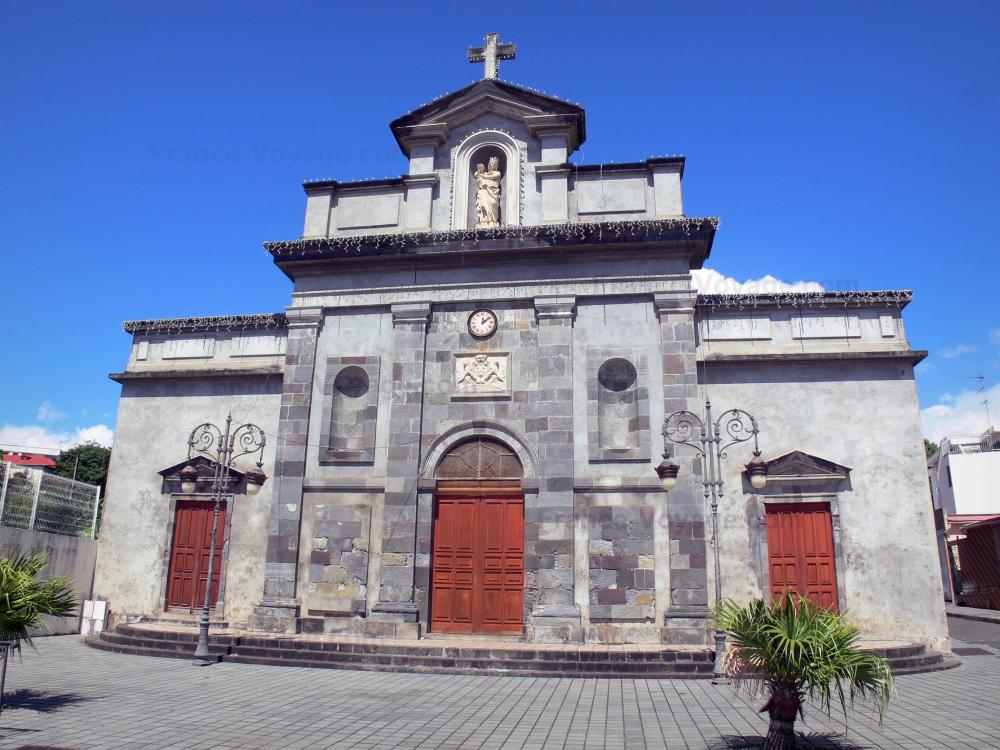 Basse-Terre - Façade de l'église Notre-Dame-du-Mont-Carmel