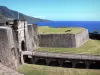 Basse-Terre - Entrée du fort Louis Delgrès avec vue sur la mer des Caraïbes