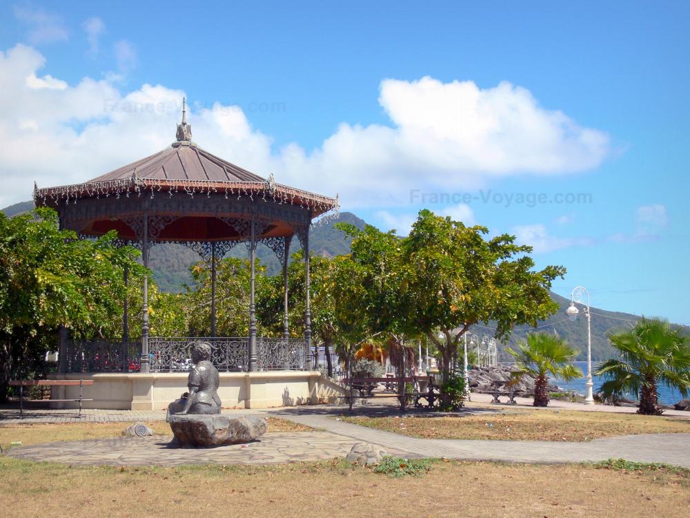 Basse-Terre - Kiosque au bord de la mer