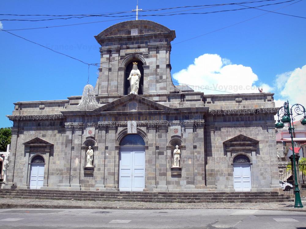 Basse-Terre - Façade de la cathédrale Notre-Dame-de-Guadeloupe