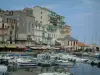 Bastia - Los barcos del antiguo puerto, muelles, cafés al aire libre y edificios antiguos de Terra Vecchia