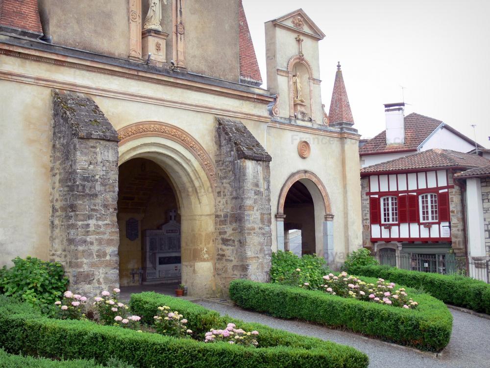 La Bastide-Clairence - Notre-Dame de l'Assomption church and its garden, and facade of a half-timbered house with red shutters