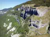 Battle Pass Road - Региональный природный парк Веркор: вид на скалы вдоль дороги к перевалу