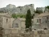 Les Baux-de-Provence - Bekijk van stenen huizen en het kasteel