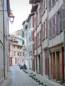 Bayonne - Façades de maisons à colombages de la vieille ville