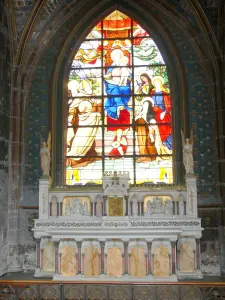 Beaubourg area - Interior da igreja de Saint-Merri: vitral