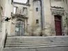 Beaucaire - Façade de l'église Notre-Dame-des-Pommiers et escaliers