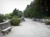 Beaucaire - Parque do castelo com bancos