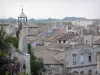 Beaucaire - Tourelle du château avec vue sur les maisons et les bâtiments de la vieille ville