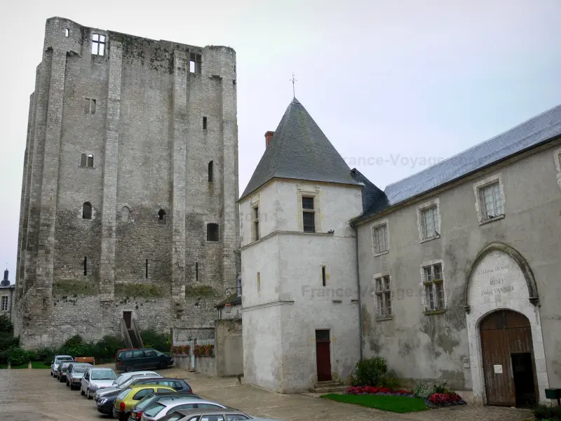 Beaugency - Dunois kasteel huisvesting van het museum en houdt Daniel Vannier (Caesar Tower)