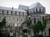 Beaugency - Abteikirche Notre-Dame im romanischen Stil und Gebäude der ehemaligen Abtei