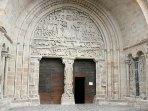 Beaulieu-sur-Dordogne - Süd-Portal der Abteikirche Saint-Pierre und sein skulptiertes Bogenfeld