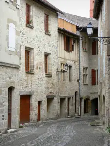 Beaulieu-sur-Dordogne - Häuserfassaden des mittelalterlichen Ortes