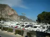 Beaulieu-sur-Mer - Port avec ses yachts, et montagne en arrière-plan