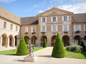 Beaune - Jardim da prefeitura, antigo convento das Ursulinas