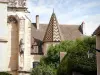 Beaune - Notre-Dame collegiale basiliek en torentje van het voormalige canonieke gebouw (pastorie)