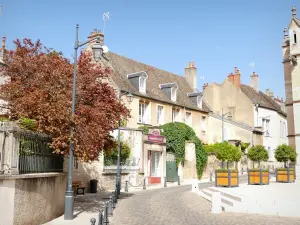 Beaune - Casas ao redor da basílica colegiada de Notre-Dame