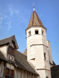 Beaune - Torre do Hôtel de Saulx com seus azulejos