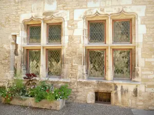 Beaune - Janelas gradeadas do Hôtel des Ducs de Bourgogne - Museu do Vinho da Borgonha