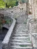 Belcastel - Escadas de pedra no coração da vila medieval