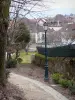 Belley - Parc du palais épiscopal avec vue sur les maisons de la vieille ville